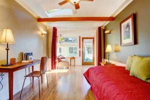 Guest Room - Hardwood